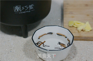 冬虫夏草蒸鸭汤的做法步骤：3