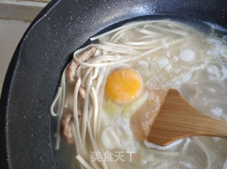 菠菜肉丝汤面的做法步骤：10