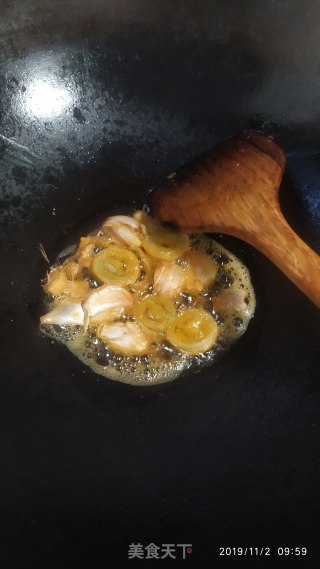花甲肉炒芹菜的做法步骤：2