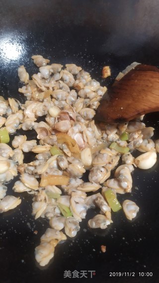 花甲肉炒芹菜的做法步骤：4