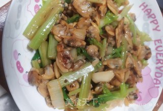 花甲肉炒芹菜的做法步骤：6