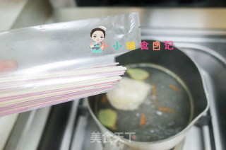 10个月以上鸡丝凉面的做法步骤：4