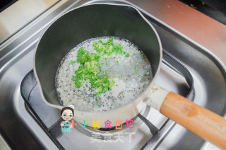 7个月以上虾仁蛋花粒粒面的做法步骤：4