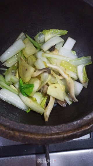 砂锅烩菜的做法步骤：5