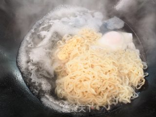 菠菜鸡蛋面的做法步骤：3