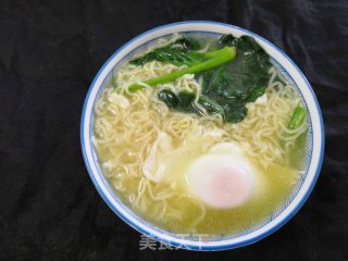 菠菜鸡蛋面的做法步骤：7