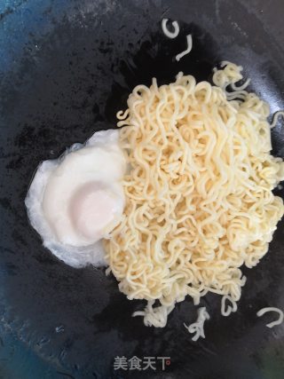 鱼汤面的做法步骤：3