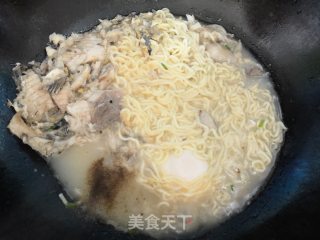 鱼汤面的做法步骤：6