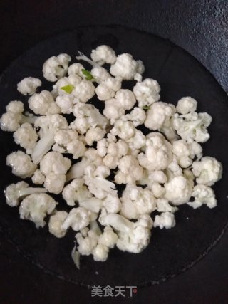 孜然花菜的做法步骤：1