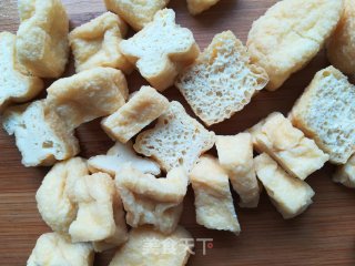 香菇银芽油豆腐的做法步骤：2