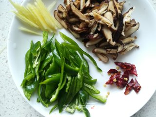 香菇银芽油豆腐的做法步骤：3