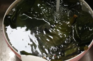 海带猪蹄汤的做法步骤：2
