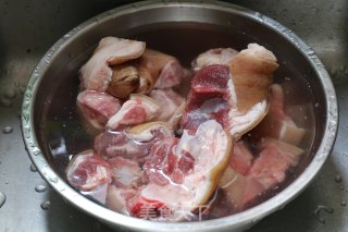 海带猪蹄汤的做法步骤：4