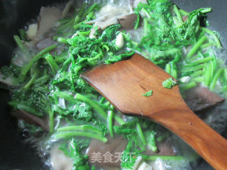 平菇茼蒿煮鸭血的做法步骤：7