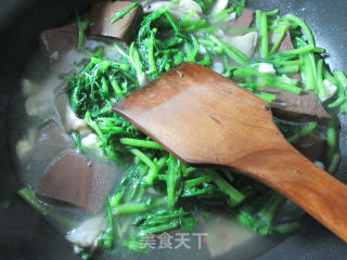 平菇茼蒿煮鸭血的做法步骤：9