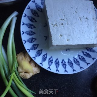红烧肉炖豆腐的做法步骤：2