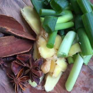 红烧肉炖豆腐的做法步骤：3