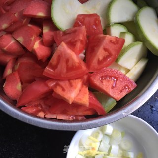 小木耳炒时蔬的做法步骤：2