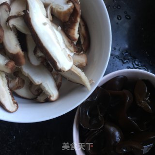 小木耳炒时蔬的做法步骤：3