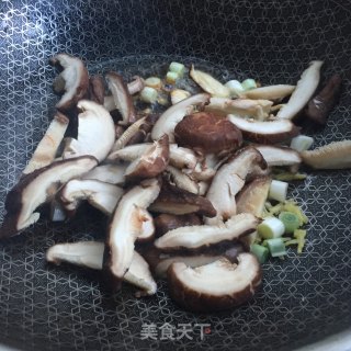 小木耳炒时蔬的做法步骤：4