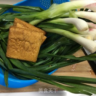 香干炒蒜苗的做法步骤：1