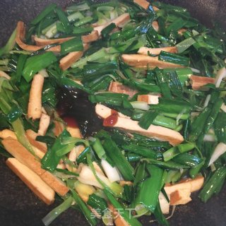 香干炒蒜苗的做法步骤：5