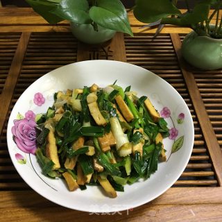 香干炒蒜苗的做法步骤：7