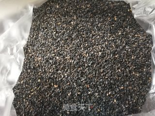 自制黑芝麻酱的做法步骤：1