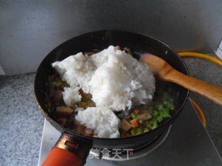 玉米肠炒饭的做法步骤：6
