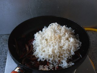 咸火腿炒面的做法步骤：11