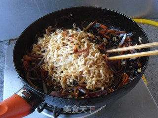 咸火腿炒面的做法步骤：12