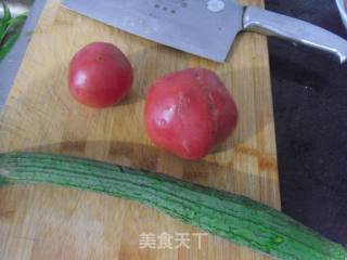 番茄瓜片汤的做法步骤：1
