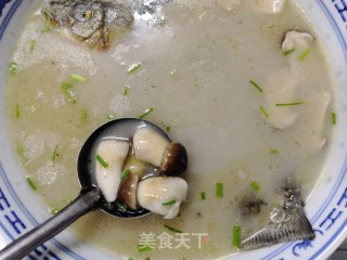鲫鱼松茸汤的做法步骤：13
