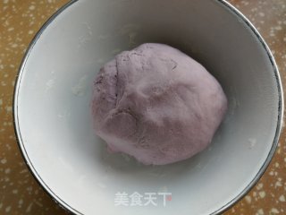 南瓜紫薯花朵馒头的做法步骤：3