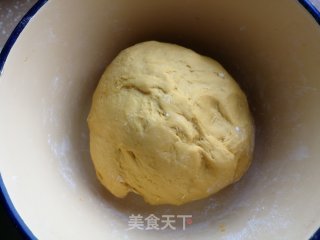 南瓜紫薯花朵馒头的做法步骤：4