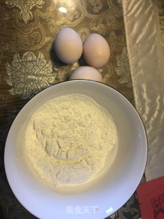 家常鸡蛋饼的做法步骤：1