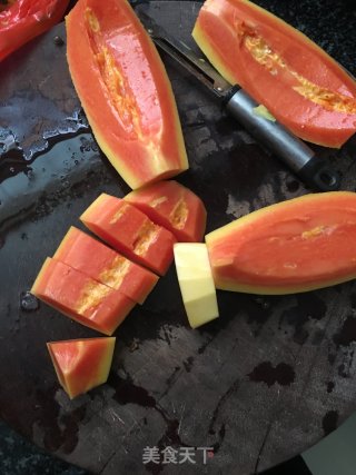 木瓜鲫鱼汤的做法步骤：2