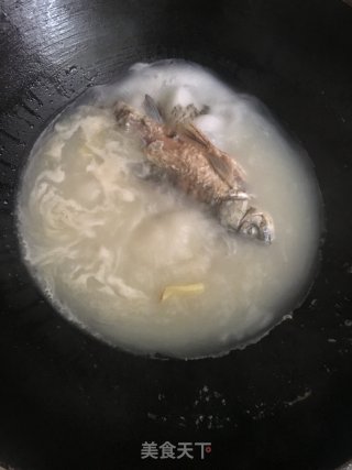 木瓜鲫鱼汤的做法步骤：7