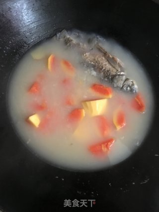 木瓜鲫鱼汤的做法步骤：8