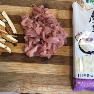 酸菜香干肉丝面的做法步骤：3