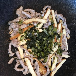 酸菜香干肉丝面的做法步骤：6