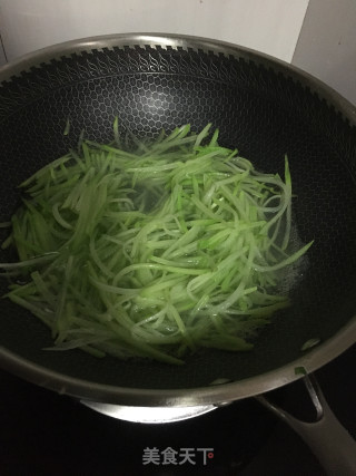 拌佛手瓜的做法步骤：5