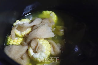 竹荪玉米鸡汤的做法步骤：7