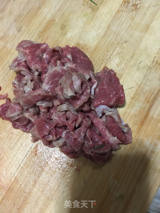 野葱炒牛肉的做法步骤：2