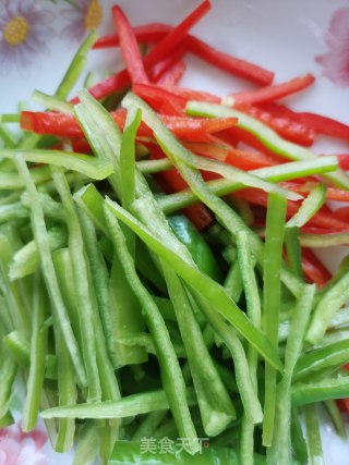 绿豆芽炒海带丝的做法步骤：3