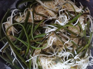绿豆芽炒海带丝的做法步骤：5