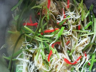 绿豆芽炒海带丝的做法步骤：6