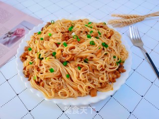 香菇肉酱拌面的做法步骤：9