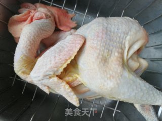 黄花菜板栗炖鸡汤的做法步骤：1