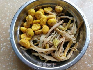 黄花菜板栗炖鸡汤的做法步骤：5